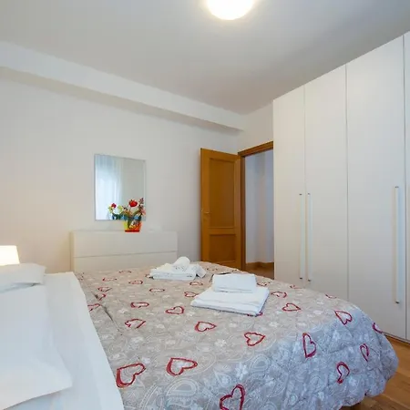 Savoia Bach 0-13 Apartment